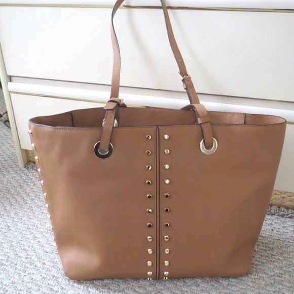 Michael Kors Handbags - MICHAEL MICHAEL KORS UPTOWN ASTOR TOTE